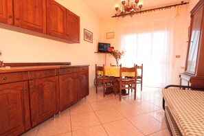 Apartment, 2 Schlafzimmer | Wohnzimmer | Flachbildfernseher