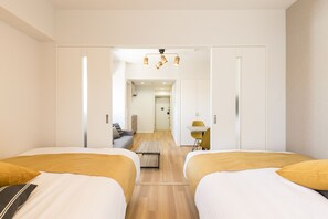 1 dormitorio, espacio para trabajar con un portátil, cortinas opacas