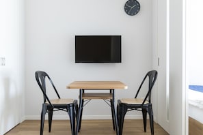 1 Schlafzimmer, laptopgeeigneter Arbeitsplatz, Verdunkelungsvorhänge