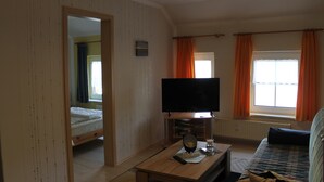 Apartment, 1 Bedroom (incl. EUR 40 cleaning fee per stay) | Living area | Flat-screen TV - Friesenstube (Jaderaltendeich)
