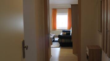 Apartment, 1 Bedroom (incl. EUR 40 cleaning fee per stay) | Blackout curtains, WiFi