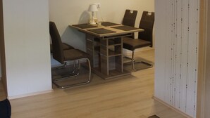 Apartment, 1 Bedroom (incl. EUR 40 cleaning fee per stay) | Living area | Flat-screen TV - Friesenstube (Jaderaltendeich)
