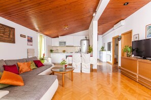 公寓, 多張床 | 客廳 | 電視