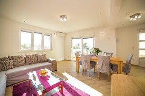 Apartment, Multiple Beds | Living room