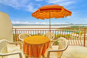 Departamento, 1 cama matrimonial y sofá cama | Balcón