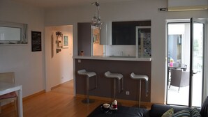 Huoneisto, 1 suuri parisänky ja vuodesohva | Olohuone