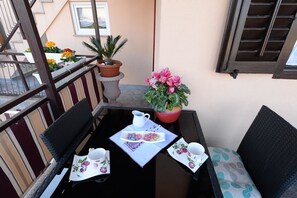 Appartamento, letti multipli | Balcone