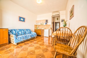Apartamento, 1 cama doble con sofá cama | Sala de estar | Una televisión