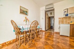 Apartment, 1 Double Bed with Sofa bed | Private kitchen | Fridge, coffee/tea maker, cookware/dishes/utensils