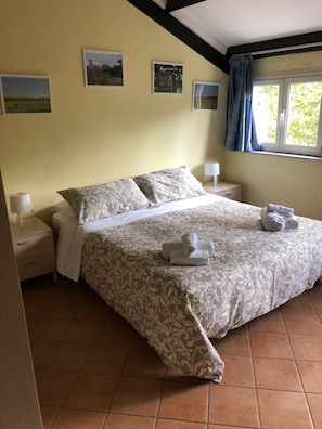 Desk, laptop workspace, iron/ironing board, free WiFi - Domus Santa Caterina (Rome)
