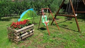 Área de juegos infantiles al aire libre