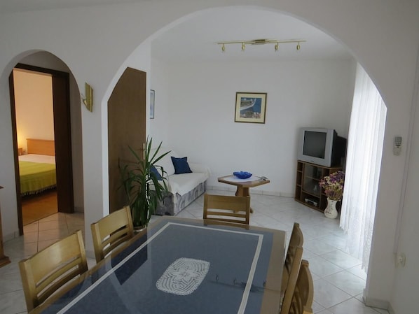 Apartment, Multiple Beds | Living room