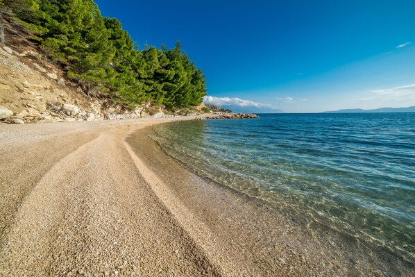 Una spiaggia nelle vicinanze