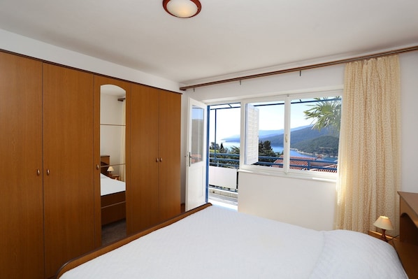 Apartment, Multiple Beds