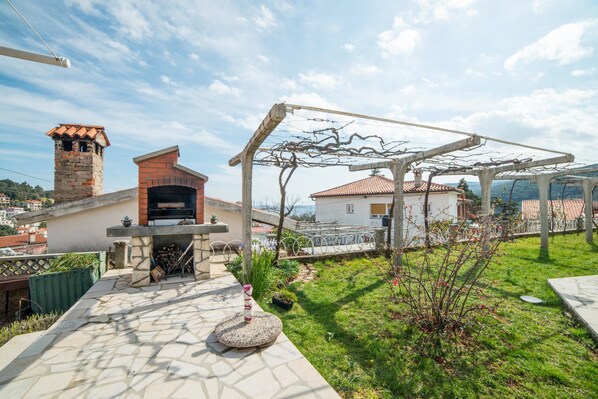 Apartment, 1 Double Bed | Property grounds