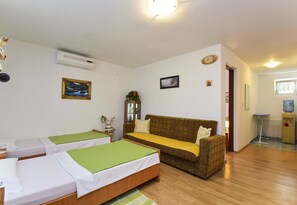 Apartment, Mehrere Betten | Kostenloses WLAN, Bettwäsche