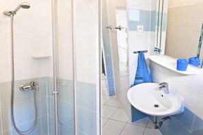 Lägenhet - 1 dubbelsäng med bäddsoffa | Badrum | Dusch