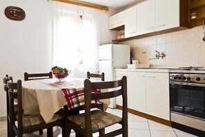 Apartment, Multiple Beds | Private kitchen