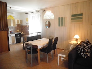 Apartment, Mehrere Betten | Wohnzimmer