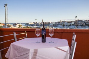 アパートメント ダブルベッド 1 台ソファーベッド付き | バルコニー