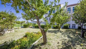 Property grounds - Apartments Ilir (Rab)
