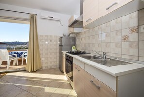 Apartment, Multiple Beds | Private kitchen | Stovetop, cookware/dishes/utensils