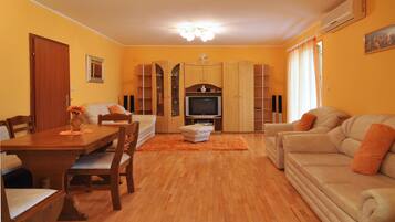 Apartment, Multiple Beds | Living room | TV