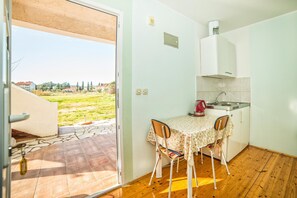Căn hộ, 1 giường đôi | Bếp riêng | Tủ lạnh, lò vi sóng, bếp nấu, dụng cụ pha cà phê/trà 