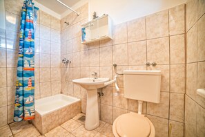 Apartment, 1 Double Bed | Bathroom