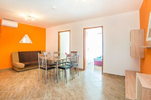 Apartment, Multiple Beds | Living room