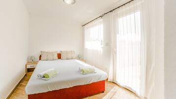 Apartment, Mehrere Betten | Babybetten, kostenloses WLAN, Bettwäsche