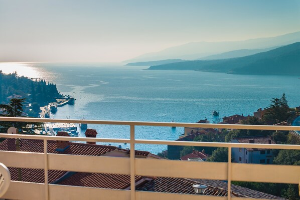 Apartment, Mehrere Betten | Balkon