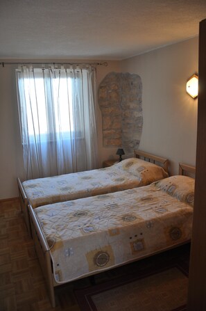 Free WiFi, bed sheets - House Percan Zora (Marcana)