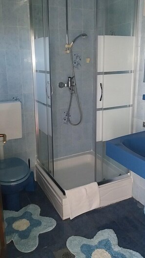 Appartement, plusieurs lits | Salle de bain