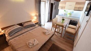 Apartment, Multiple Beds