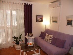 Apartment, 1 Doppelbett und Schlafsofa | Wohnzimmer | Fernseher