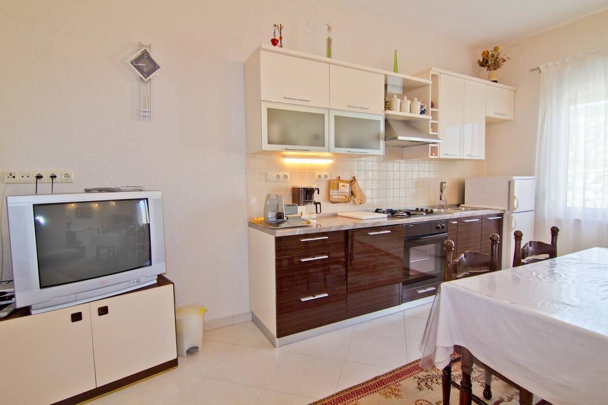 Apartment, 1 Double Bed | Private kitchen