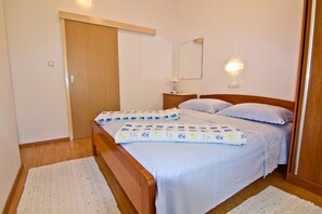 Apartment, 1 Double Bed | Free WiFi, bed sheets - Apartments & Rooms Biserka Bibi (Rab)