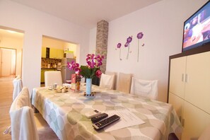 Apartment, Multiple Beds | Private kitchen | Oven, stovetop, cookware/dishes/utensils - Apartments Mihatović (Fazana)