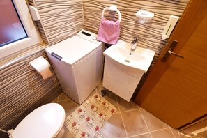 Apartment, Multiple Beds | Bathroom