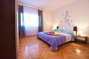 Apartment, Multiple Beds