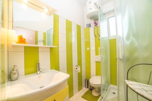 Apartment, Multiple Beds | Bathroom