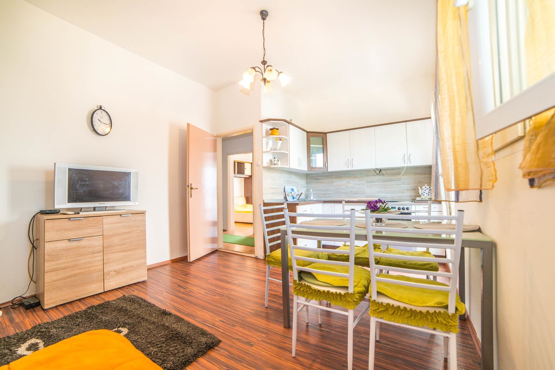 Apartment, Multiple Beds | Private kitchen