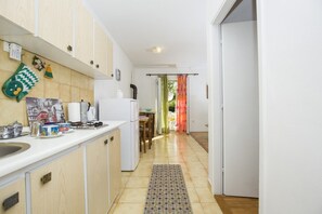 Apartment, 1 Double Bed with Sofa bed | Private kitchen | Stovetop, cookware/dishes/utensils