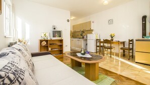 Apartment, 1 Double Bed with Sofa bed | Living room - Apartments Vuletić Malinska (Malinska-Dubasnica)