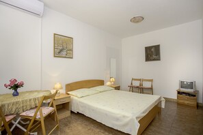 Appartement, 1 lit double | Wi-Fi gratuit, draps fournis