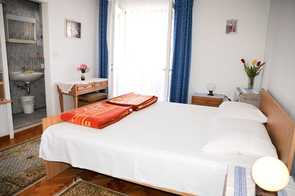 Room, 1 King Bed with Sofa bed
