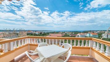 Apartemen, Beberapa Tempat Tidur | Balkon