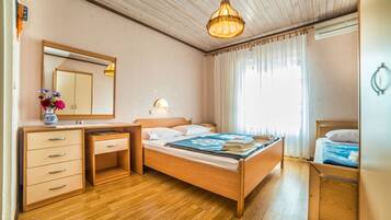 Apartment, Multiple Beds | Free WiFi, bed sheets