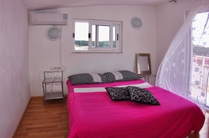 Apartamento, 1 cama doble con sofá cama | Wifi gratis y ropa de cama